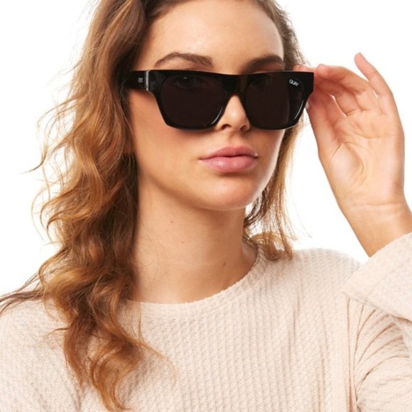 Quay Australia Something Extra Black Frame Smoke Grey Lens Sunglasses 54-16-140 main image 5